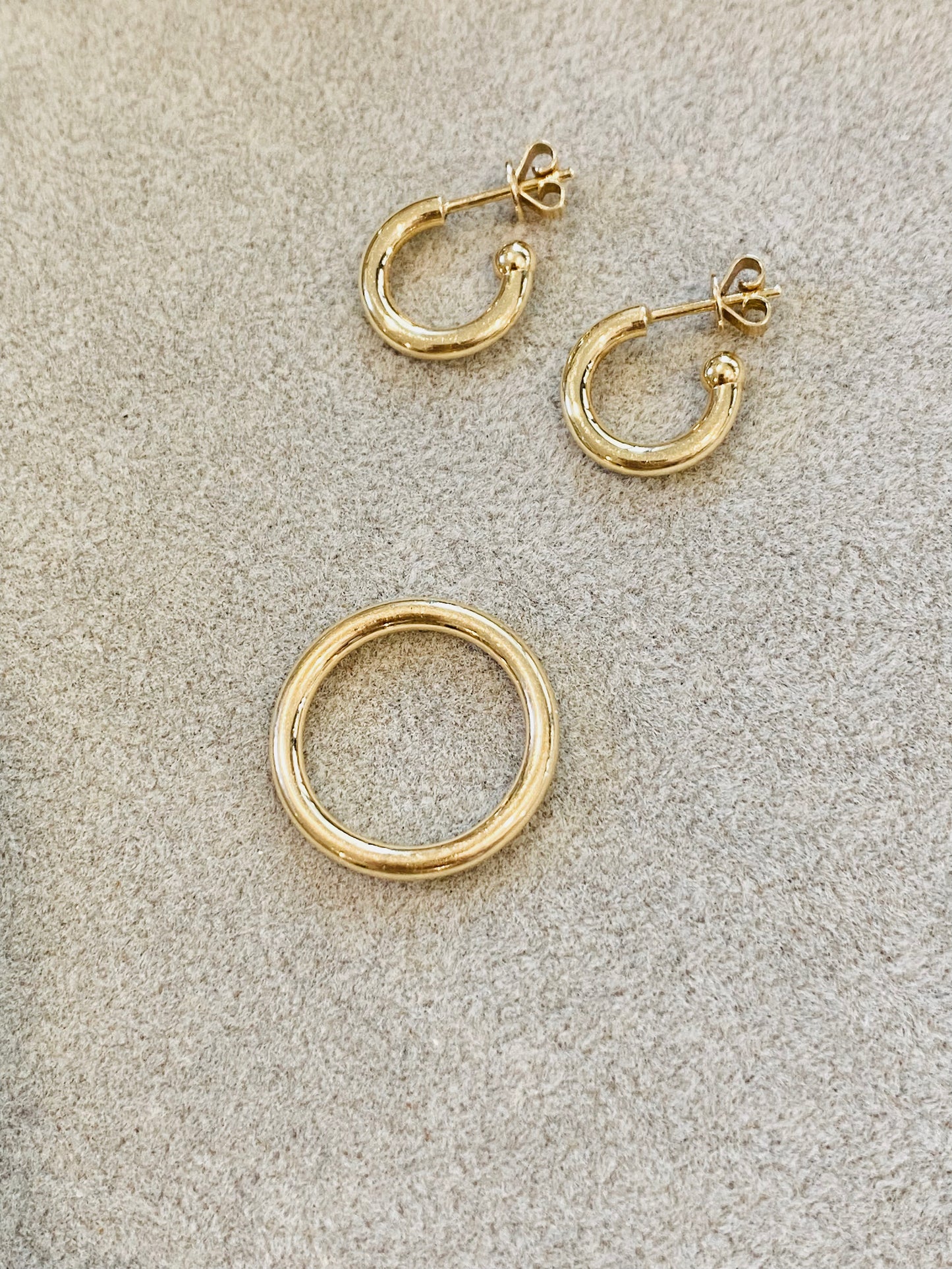 18K Gold 3/4 Hoops